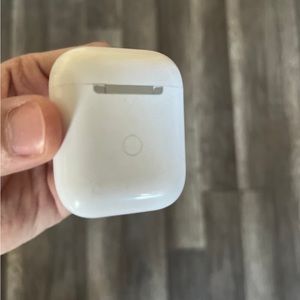 Airpods charging case - apple